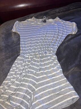 Zenana Outfitters Gray & White Striped Casual Girls' Knit Dress